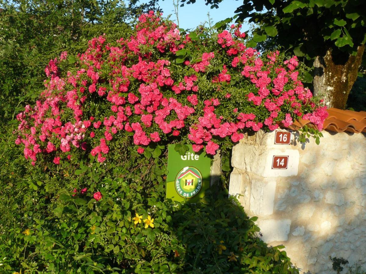 Gite Rural Charentais Les Essards  Zewnętrze zdjęcie